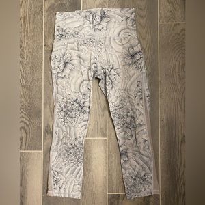 Lululemon size 6 pattern leggings